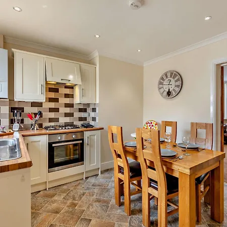 Дом отдыха 2 Bed In Sz026 *